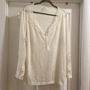 Cato Off White Tunic Top with Lace Sleeve and Neckline Size 26/28